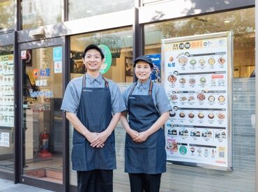 『いらっしゃいませ!』明るく元気に対応ができればOK◎2週ごとにシフトが決まるので、プライベートと両立しながら働けます♪