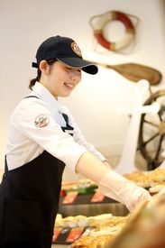 株式会社コイサンズ 513BAKERY  三重桑名大山田店 メディアで話題の513BAKERY!!
学生や主婦を中心に女性スタッフが多数活躍中です♪
気になる方は、まずは気軽にお話しましょう！