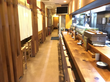 福岡を代表するもつ鍋や焼き餃子が自慢！
あまりの美味しさに、プライベートでも食べにくる
スタッフも多数いらっしゃいます♪