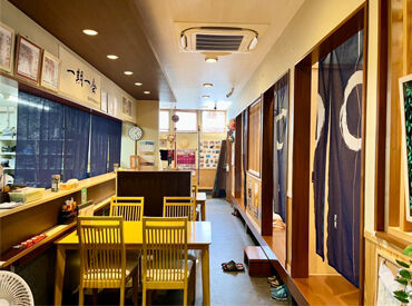 飲食未経験でも大丈夫◎
お仕事はできることからスタート！
オーナーや先輩スタッフがサポートするのでご安心ください♪