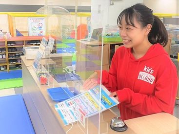 キッズユーエスランド札幌厚別店 土日のみも大歓迎！
一緒に働く仲間がたくさんいて、
自然と仲良くなれちゃう♪
