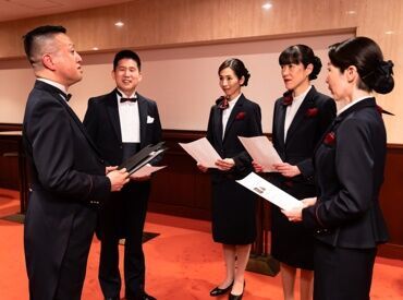 20代～50代まで活躍中！
"お客さまに今日を楽しんでもらいたい"
その気持ちがあればOK◎
未経験の方も安心してご応募ください♪