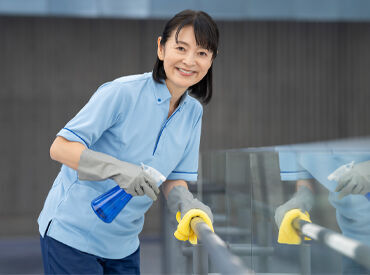\30~50代・シニアも活躍中/
未経験の方も大・大・大歓迎◎
先輩スタッフがイチから丁寧にサポートします!
※画像はイメージ