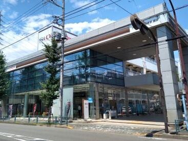 トヨタＳ&Ｄ西東京株式会社 　豊田店 《《スタッフさんの声》》
車内のガラス拭きもなくて
他の洗車業務より簡単！
シニアの僕でも長期間働き続けられています
