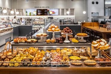 DEAN & DELUCA（ディーンアンドデルーカ） CAFE 新宿NEWoMan店 商品の説明など"食"を通じて
お客さまとお話しする機会もたくさん♪
『話すことが好き』そんな方にオススメです＊