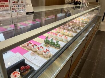 見た目もかわいい、美味しいケーキや焼き菓子が社割でお得にGET★家族や友達へのギフトや自分へのご褒美にいかが…?♪