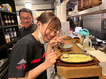 美味千成（びみせんなり） 有楽町店 ／無料まかないが美味しすぎ☆＼
特製ドリア・ピザ…リクエストもらえれば作っちゃいます◎
稼げて食費も節約できて得した気分♪
