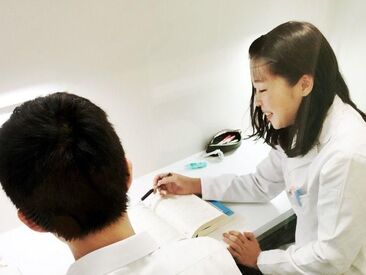みらい創研ゼミナール 生徒の学びをサポートするため
やりがいを感じながら働けます！
生徒の「分かった」という一声で
こちらまで嬉しくなることも♪