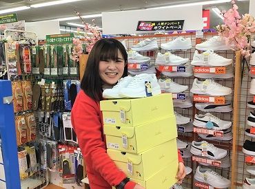 シューズ愛ランド　倉敷下庄店 地域最大級の商品数が人気のヒミツ！
店内にはパンプス～有名ブランドスニーカーまで幅広い商品がズラリ*゜