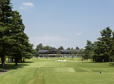 ＊創業60年以上の歴史あるゴルフ場＊
両コースともにコース・施設の建替えがおこなわれており、
とてもキレイかつ趣があります♪