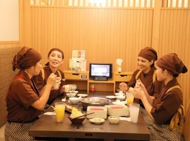 未経験からはじめたStaff多数☆
料理なんてほぼしない…という方も、
先輩達がイチから優しく教えるので、ご安心を♪