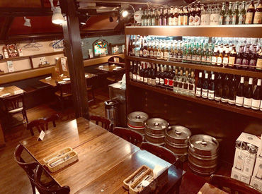 ドイツ居酒屋　Js.レネップ ≪2店舗同時募集≫
40年以上愛され続けるドイツ料理店！
20～40代のスタッフが楽しく働いています♪
バイトデビューも歓迎！
