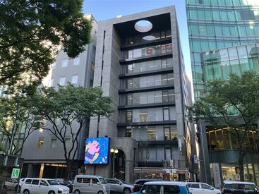日本総合サービス株式会社　福岡支店 ★博多駅徒歩2分の超好立地★
ヨドバシカメラ向かいに位置しており、大変通いやすい環境です。
周辺の飲食店も充実！