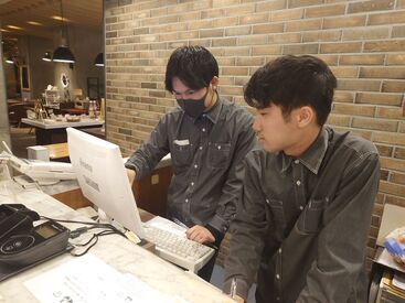 カフェスタッフも同時募集！
6時半～19時の間で4時間～OK♪
平日だけの勤務も歓迎ですよ◎
