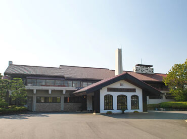 田辺カントリー倶楽部にある
緑豊かなゴルフ場のレストラン**
超おトク!従業員食堂も利用できます♪