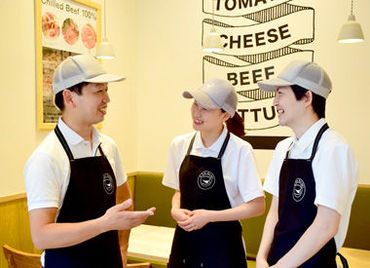 体に優しい素材をふんだんに使った人気のバーガーCafe♪
まかないで自分の体にもエネルギーチャージができちゃう！