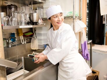 鮨 酒 肴　杉玉 麻布十番 オシャレな制服に注目◎
カジュアルな服装でオシャレに働く事ができます♪