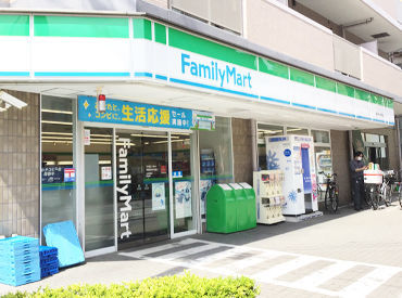 ファミリーマート海田大学通り店 授業後に働きたい学生さん
日中バイトに+αで稼ぎたいフリーターさん歓迎！
時給UPの夜勤では効率よく稼げます♪