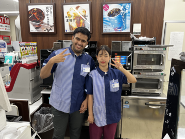 未経験さん大歓迎！
店長は超やさしい＆いつもバイトと同じ目線でいてくれるから、
スタッフ同士みたいな感覚で話せちゃいます◎