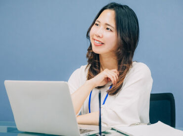 幅広い年代が活躍中！
定着率抜群◎平均勤続年数は約10年ほど！
穏やかな人が多く相談しやすい職場なんです♪
※画像はイメージ