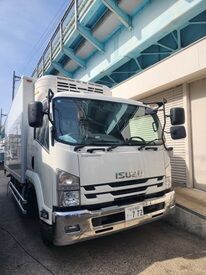 東信水産株式会社 まだ道の込んでいない早朝のお仕事！
最初は先輩が同乗するので、
安心してスタートできます◎