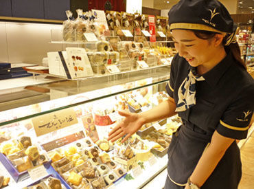 ブールミッシュ　イオン広島祇園店 ★まずはケーキのお渡しから★
特別なスキルは必要なし！
未経験から始めた学生さんや
主婦さんも多数活躍しています◎
