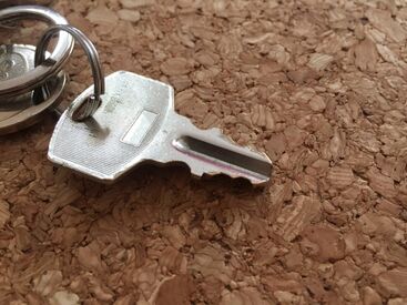 株式会社エムアンドエム 　※勤務地：熊本県熊本市南区今町土河原町 超ラクラク！朝と夕だけ来ればOK！
カギの開け閉めで月給4万円GET☆
複雑なお仕事はいっさいありません◎