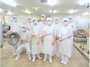 シダックスフードサービス株式会社　※勤務地：浜田医療センター 調理師や栄養士と連携し
みんなでお食事の調理をしています♪
お食事提供を通じて
皆様の食生活をサポートしましょう！