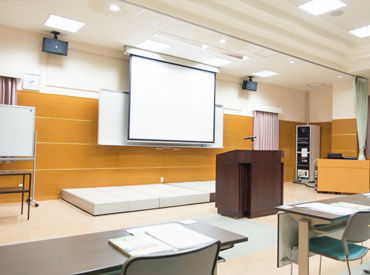 【16時まで×週2日～】のお仕事だから…スキマ時間で働きたい大学生さん、
かけもちしたいフリーターさんも大歓迎！