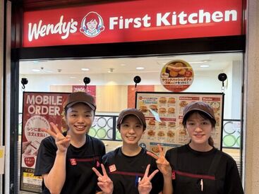 ウェンディーズ・ファーストキッチン 京王フレンテ新宿3丁目店 【0022】 【はじめてのバイトはファーストキッチン♪】
・シフトの調整もしやすい！
・社割もあるので休憩中の楽しみも！
・未経験OK！