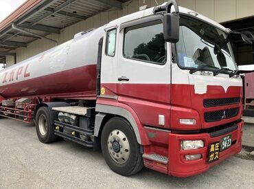 有限会社高間 大型タンクローリーでＬＰガス運送をお任せ！
お持ちの資格に合わせて車種を決定★
普通自動車免許だけでも大丈夫ですよ♪