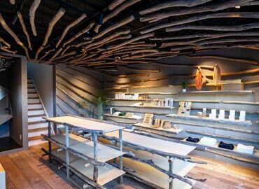 KAWA KITCHEN　※2023年2月1日OPEN 有名建築家が設計したオシャレで
サステナブルなカフェで募集!
海外からの方もお客様も多いため
語学を活かして働きたい方にも◎