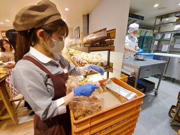 株式会社イスズベーカリー　阪神スクラ三宮店 メディアに多数出演の人気ベーカリー！
・朝が得意
・イスズのパンが好き
・憧れのパン屋さんで働きたい
など…キッカケは自由♪