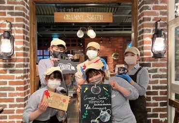 横浜赤レンガ倉庫内の
オシャレな空間のお店♪テラス席の先は海、雰囲気も良し★*