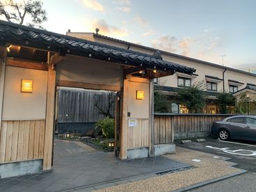 極楽湯　女池店 20～50代まで幅広く活躍中★
初めてさんも、先輩と一緒に
お仕事しながら慣れていけばOK◎