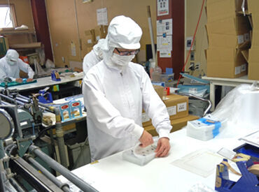 合同化成株式会社 重いものを持つ作業はほとんどありません☆
モクモクと作業を進められますよ♪
しっかり作業内容も教えるので未経験さんも安心！
