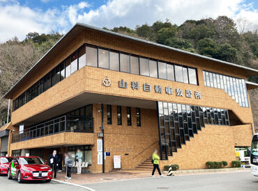 株式会社山科自動車教習所 未経験からスタートしたスタッフ多数！
人柄を重視した採用を行っているため、
どなたでも安心してご応募いただけます♪