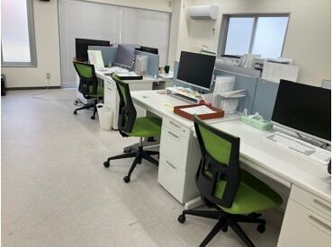 今いるスタッフの中に
未経験から始めて担当クライアントを持つようになった方も◎
各自がスキルUPできる時間を作っています♪