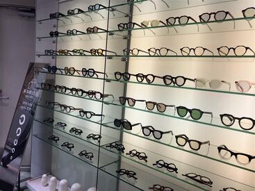 ★普段通りの姿で…OK★
服装、髪型、ピアス、ネイル、ヒゲは自由！！オシャレしながら働けます♪