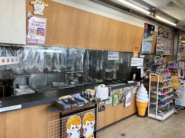 こちらはフード提供口！
配膳・下膳がなく
食券制だから楽ちん♪
