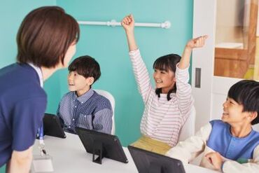 プログラミング教室 HALLO Kids Duo横川 【未経験歓迎】必要なのはPCスキルよりも子ども達の背中を押してあげる「リード力」♪主婦、大学生～社会人スタッフまで活躍中！