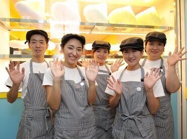 デコラクリーマリー ダイバーシティ東京プラザ店 未経験や久々のお仕事復帰、バイトデビューも大歓迎！
独り立ちまで手厚いフォローがあるからうれしい◎
