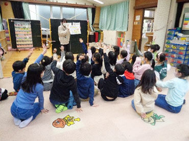 京都市南浜児童館 子育てが落ち着いた主婦(夫)さんや、
こどもに関わる仕事がしたい学生さんetc.
みなさま大歓迎です♪