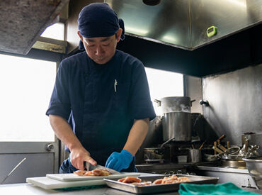 趣のある店内と外装は、地元の方たちに大好評♪
スーパーが近く、退勤後はそのまま買い物にも行けて便利◎
