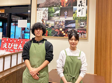 遠州森町パーキングエリア（下り線） ほとんどのスタッフが未経験からのスタートでした★
優しい先輩ばかりだから、いつだって気軽に相談もできちゃいます♪