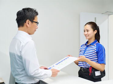 佐川急便株式会社 東京営業所（勤務先：SAGAWA羽田空港第1ターミナル・第2ターミナル宅配カウンター） 大手なので安心感バッチリ！
学生さん、主婦さん、中高年の方まで幅広くスタッフが活躍しているのも佐川の魅力！