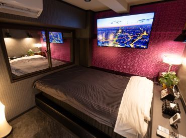 ホテルロードス離宮 モクモク作業でお小遣い稼ぎにピッタリ◎
髪色、ピアス、ネイル、ヒゲ etc.
オシャレはオール自由です◎