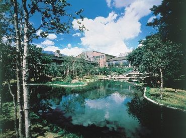 リゾートトラスト株式会社　勤務地：グランドエクシブ軽井沢 会員制リゾートホテルで
ワンランク上のリゾートバイトがかないます。
お客様からスタッフまで
きっとすてきな出会いがあるはず!