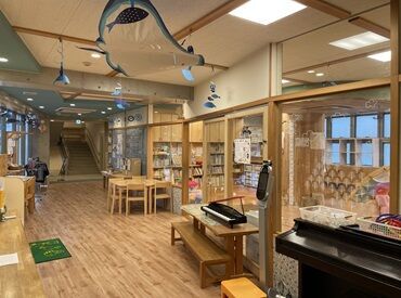 社会福祉法人東保育会　本郷児童館・学童クラブ 木の温かみを感じる明るくてきれいな内装が子どもたち・スタッフから好評★
子どもと一緒に温かく楽しい時間を過ごしましょう♪