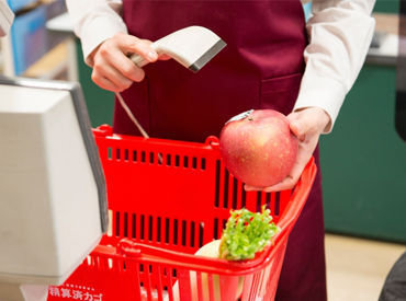 ジャンボ市 食品部店 ≪未経験からはじめたスタッフ多数!!≫
お仕事をはじめたての不安な気持ちがわかるから…
丁寧にゆっくりお教えします♪